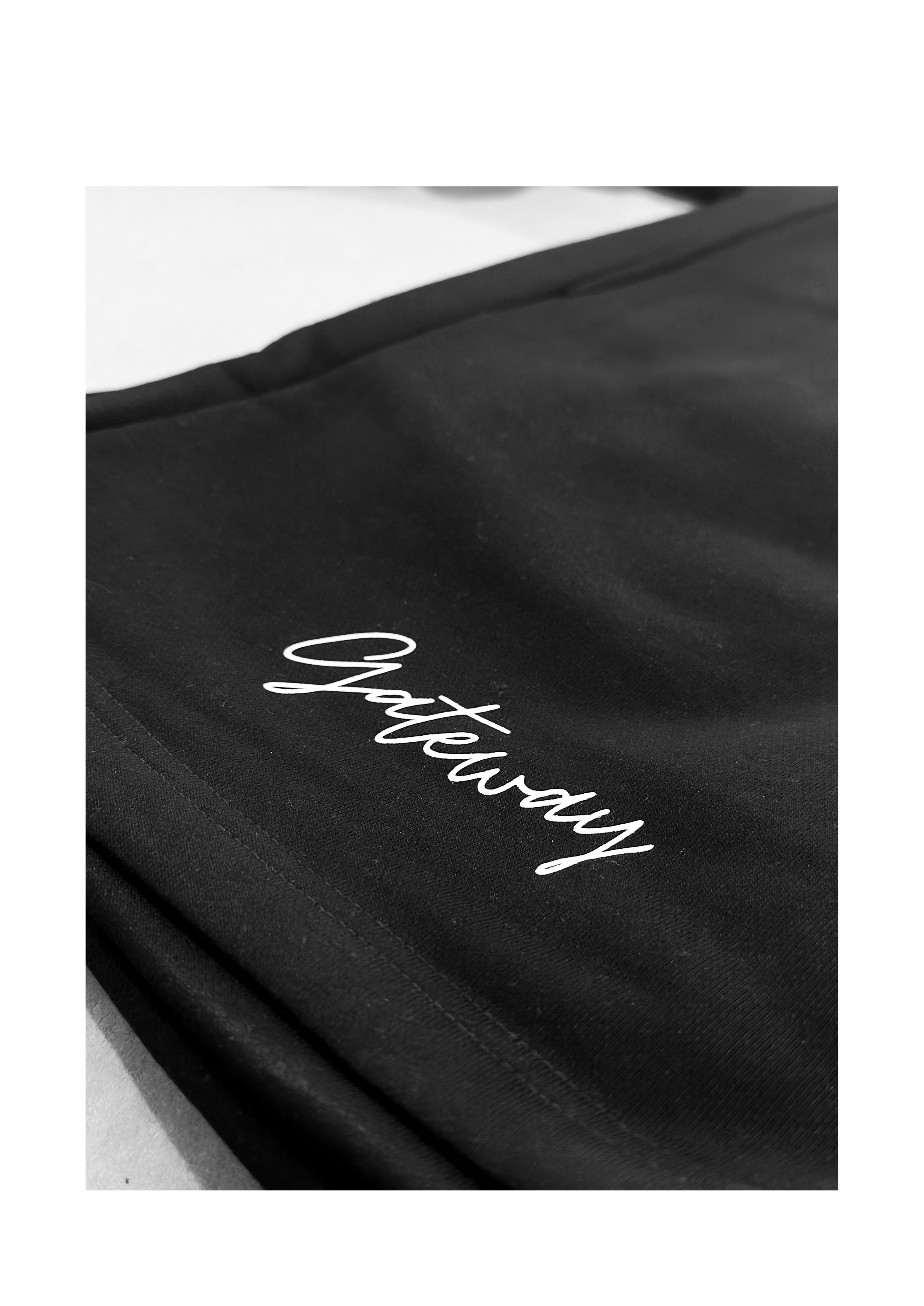 FLEECE LOGO SHORT - BLACK